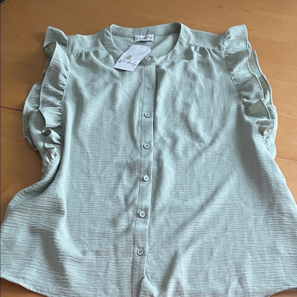 Wonderly Mint Button-Accent Top